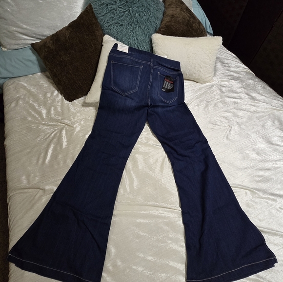 Women's Flared Blue Jeans With Slits By Cello Size XL NWT - Picture 3 of 10